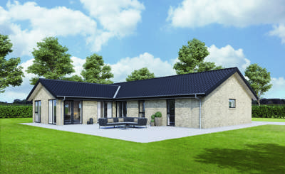 Gult hus med sort tag og fliseterrasse